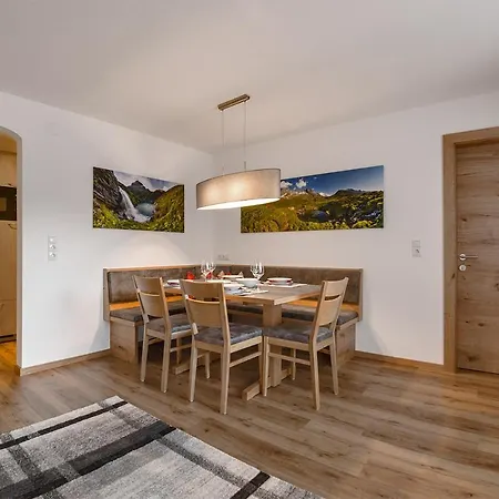 Alpenrose Burger Evelin * St. Anton am Arlberg